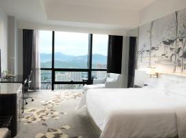 Huaqiang Plaza Hotel Shenzhen, Enjoy Complimentary Mini Bar & Night Snack, Breakfast included guests also enjoy complimentary afternoon tea, hotel em Shenzhen