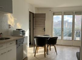 Appartements proches CDG Le Bourget dans maison francilienne typique, hotell sihtkohas Le Blanc-Mesnil