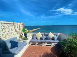 Beach Front Apartment, hotel di Gibraltar