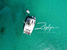 Zephyr Light your half-day cruise โรงแรมในแกรนด์เคส