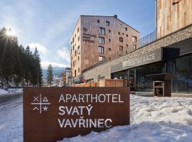 Aparthotel Svatý Vavřinec、ペツ・ポト・スニェシュコウのスパホテル