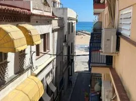 Sunny Flat in Sitges 30 Seconds to Beach, Balcony & Sea Views!