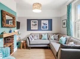 3-BR Stylish Spacious Townhouse, Perfect for Groups, Sleeps 6 with Free Parking, Southsea - Work Contractors special offers! By Blue Puffin Stays