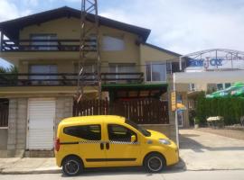 Enjoy Guest House, hotel sa Golden Sands