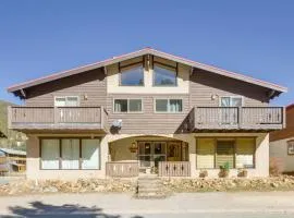 Stunning Red River Retreat Next to Ski Lift!