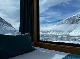 Kazbegi Inn Cottages, жилье с кухней в городе Степанцминда