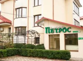 Петрос Family Hotel