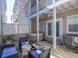 New Casa Caribe by Brightwild- Two-Story Condo Rooftop Pool, hôtel à Key West