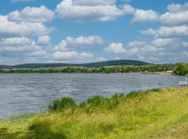 BohnApartments Juwel am See, mitten in der Natur - gratis Parkplatz - Kamin - WLAN - Nähe Erfurt, khách sạn ở Kranichfeld