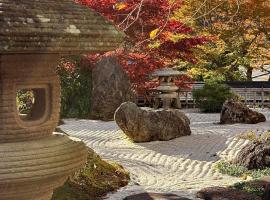 Onsen & Garden -Asante Inn-, hostal o pensió a Hakone