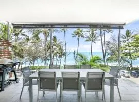 Amaroo - Luxury Apartment overlooking the Coral Sea