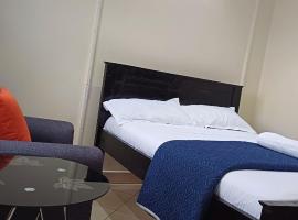 B&S Studio apartment, Voi Town, hotell i Voi