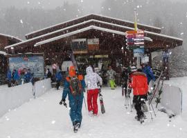 Glempings Charmant mobilhome à 2 pas remontés ski Samoëns pilsētā Samoena