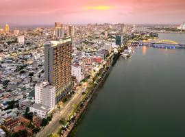 Wink Icon Hotel Danang Riverside - Luxury Suites - 24hrs Stay & Rooftop Pool Bar, ξενοδοχείο που δέχεται κατοικίδια σε Da Nang