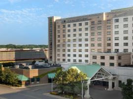 DoubleTree by Hilton Chicago O'Hare Airport-Rosemont โรงแรมในโรสมอนต์