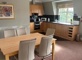 Spacious 2 bedroom apartment in Killarney, hótel í Killarney