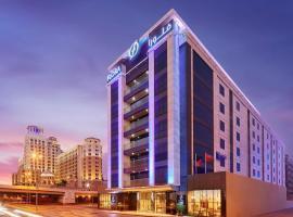 Flora Al Barsha Hotel At The Mall, hotelli Dubaissa