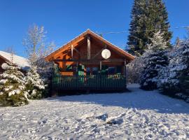 Camping-Chalets La Favière, hotel econômico em Lac des Rouges Truites