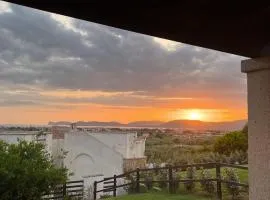 Villetta a schiera con giardino, vista mozzafiato e accesso a piscina