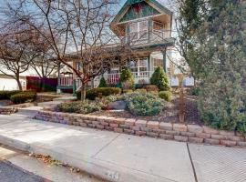 Flagstaff Fantasy - Main House, hotel in Flagstaff