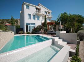 Apartments Marer, hotel in Trogir