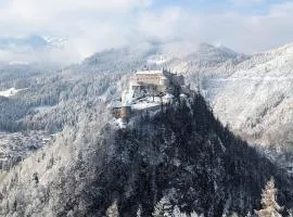 Haus Biechl mit Blick auf die Burg Hohenwerfen