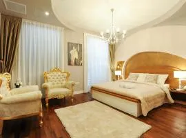 Silver & Gold Luxury Rooms