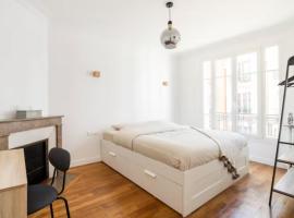 The Square, Paris-Asnières, Private Apartment with Bedroom and Living Room, hotel em Asnières-sur-Seine