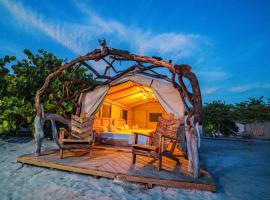 Glamping EcoLodge Cueva De Las Aguilas，位于佩德纳莱斯的度假短租房