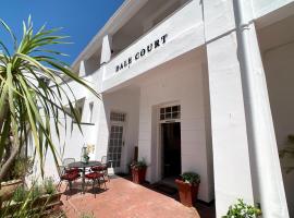 Dale Court Guest House, guest house in Cape Town