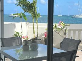 Studio pirate of the Caribbean 2 sea view, hotel en Marigot