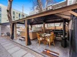 HOT TUB Firepit Pool Table Patio Cozy Downtown Denver