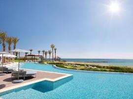 The St. Regis La Bahia Blanca Resort - Tamuda Bay、フニデクのホテル