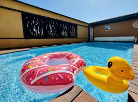 Superbe villa avec piscine située à 2 km de la Grande Plage des Sables, hotell i Les Sables-dʼOlonne