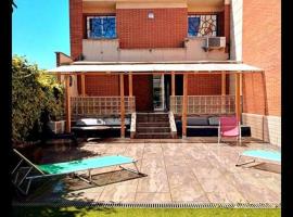 Casa grande 14 personas Getafe Madrid: Getafe'de bir otel