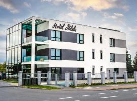 Hotel Adela، فندق في مييلتس