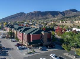 Comfort Inn & Suites Durango، فندق في دورانجو