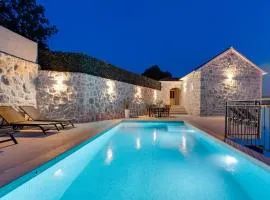 New! Villa KING with private pool with hydromassage, 4 bedrooms, 3km from sea and town Omiš