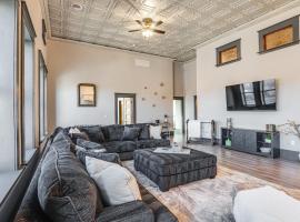 Florence Vacation Rental with Rooftop Deck!, hotel v destinácii Canon City