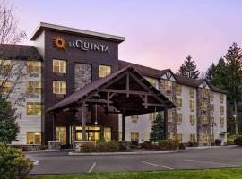 La Quinta Inn & Suites by Wyndham Lake George – hotel w mieście Lake George