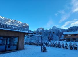 Chalet Dumbria Dolomites, Hotel in Wolkenstein in Gröden