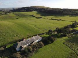 Old Coastguards - Stunning Historic Cottage, hotelli kohteessa Totland