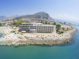 Grand Hotel L'Approdo – hotel w mieście Terracina