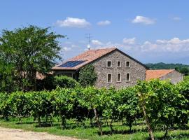 Seiterre Agriturismo Tenuta San Leone، مكان تخييم فخم في فاليجيو سول مينشيو