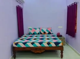 VJ VILLA HOME STAY PURPLE ROOM