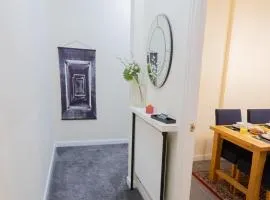 Horley 2 Bed Apt close to Gatwick Airport