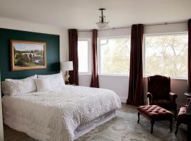 Waterfront Boutique Accommodation in PEC - Suite 3: Belleville şehrinde bir otel