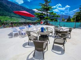 Hotel Great Hamta Hills Manali - A Family Hotel on Main Highway, hotel di Manali