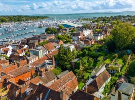 Stunning Luxury Apartment in Central Lymington, hotelli kohteessa Lymington