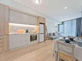 Stylish 1BR Entire CBD Apt 5 Minutes Train Station